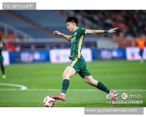 中国足球新星崛起:外籍球员加盟助力中超赛事发展与国际化